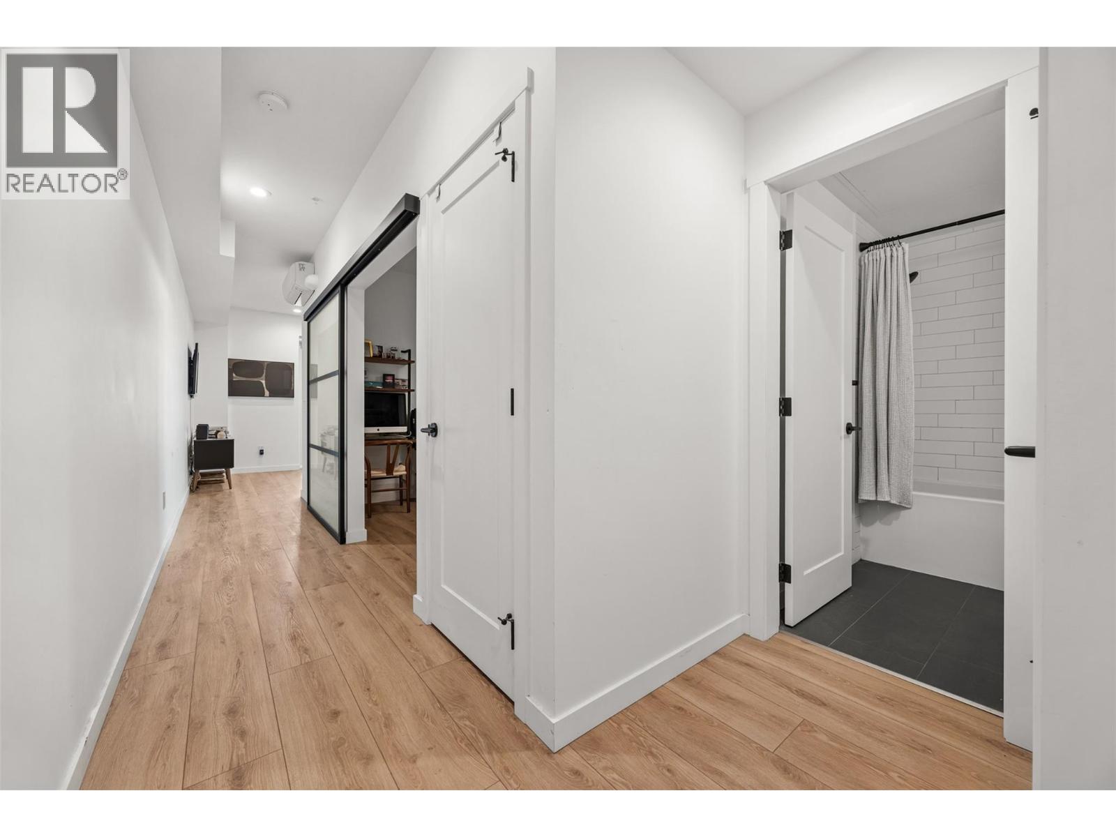 660 Cawston Avenue Unit# 311, Kelowna, British Columbia  V1Y 9M1 - Photo 1 - 10403409