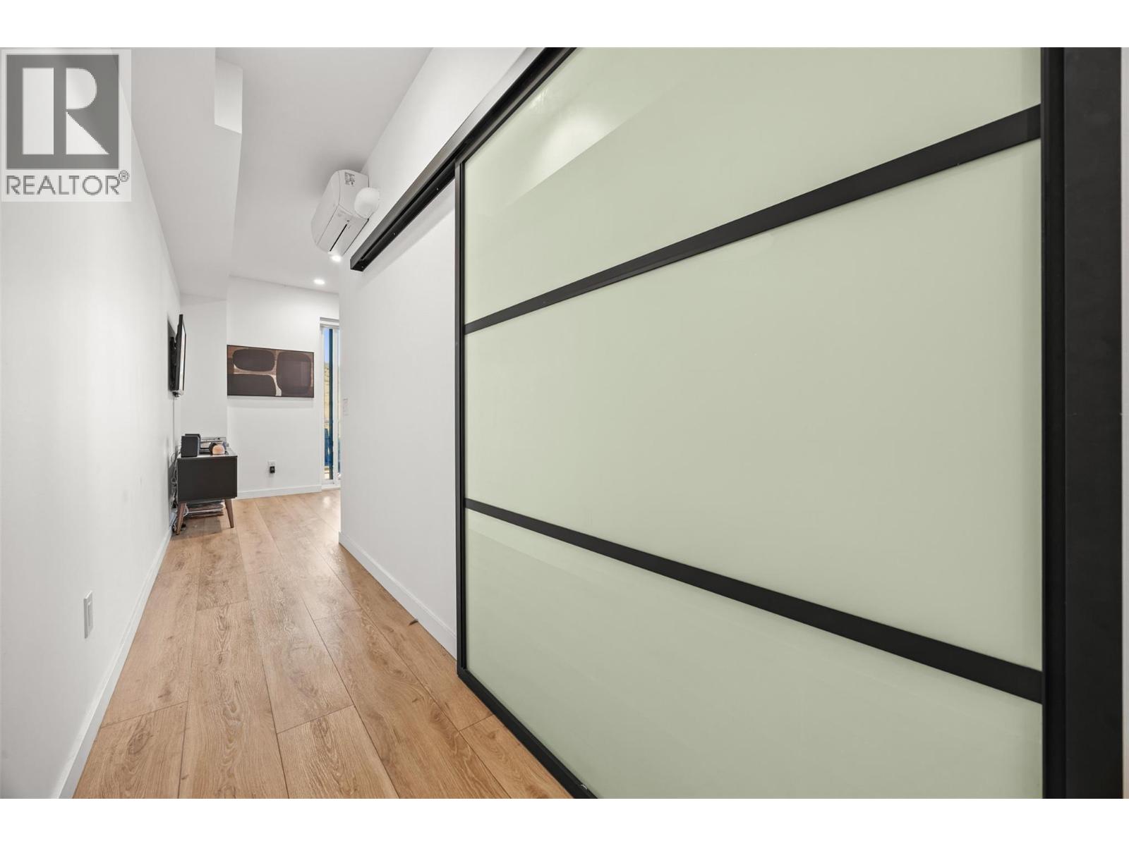 660 Cawston Avenue Unit# 311, Kelowna, British Columbia  V1Y 9M1 - Photo 2 - 10403409
