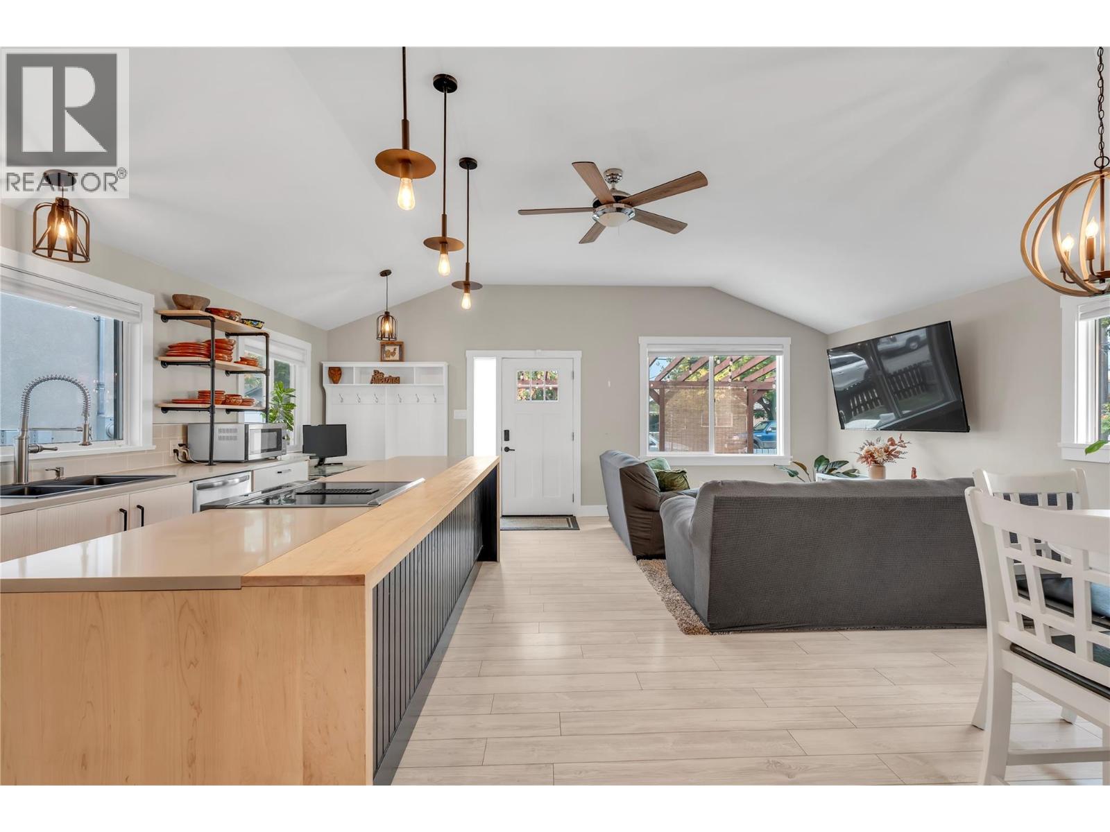 448 Caribou Street, Penticton, British Columbia  V2A 5W6 - Photo 10 - 10404083