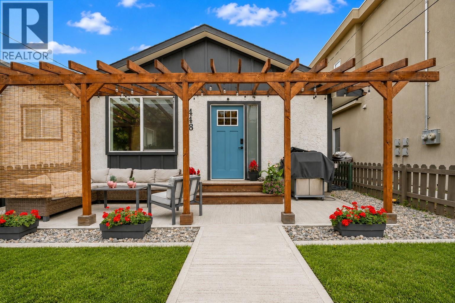 448 Caribou Street, Penticton, British Columbia  V2A 5W6 - Photo 2 - 10404083