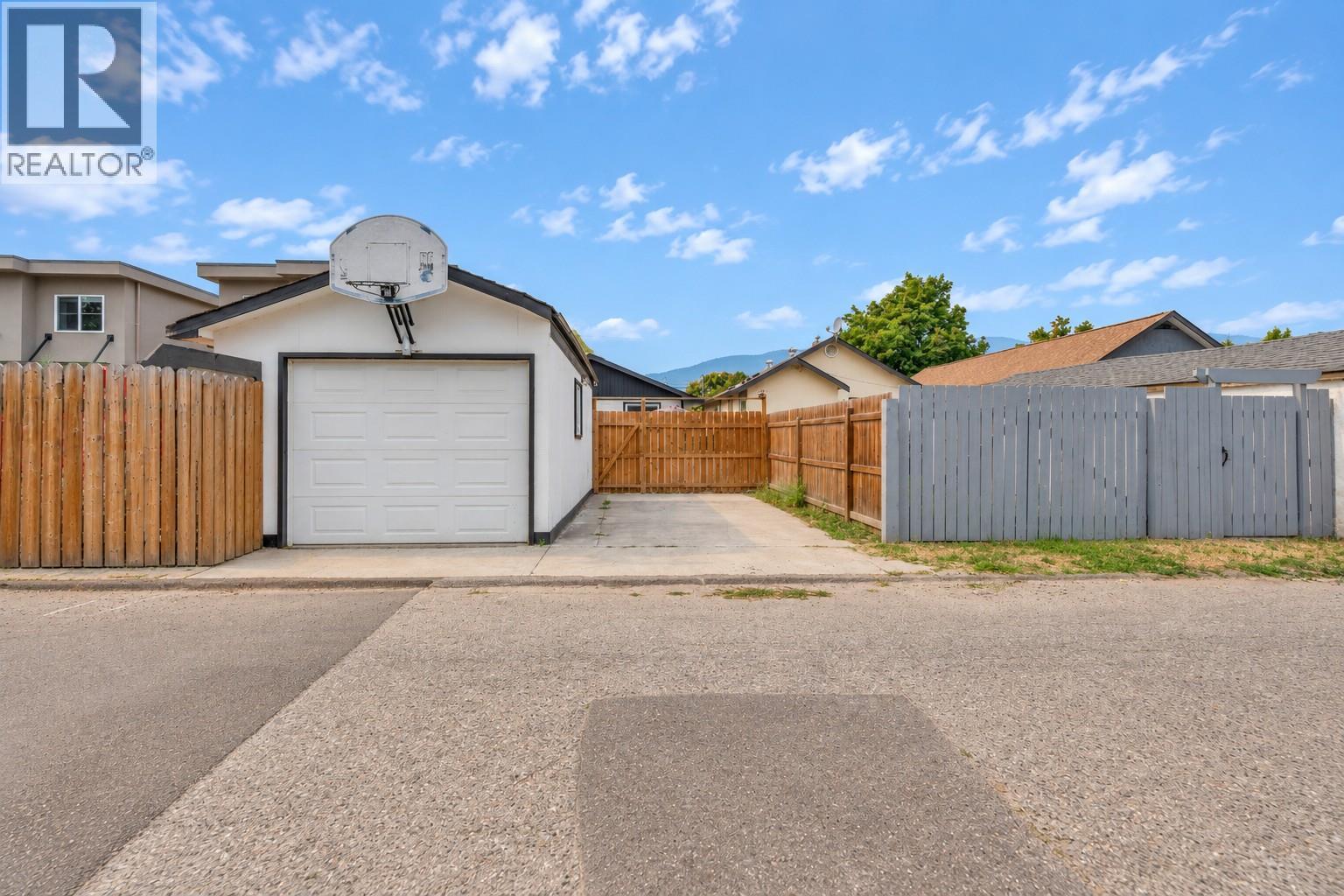 448 Caribou Street, Penticton, British Columbia  V2A 5W6 - Photo 37 - 10404083