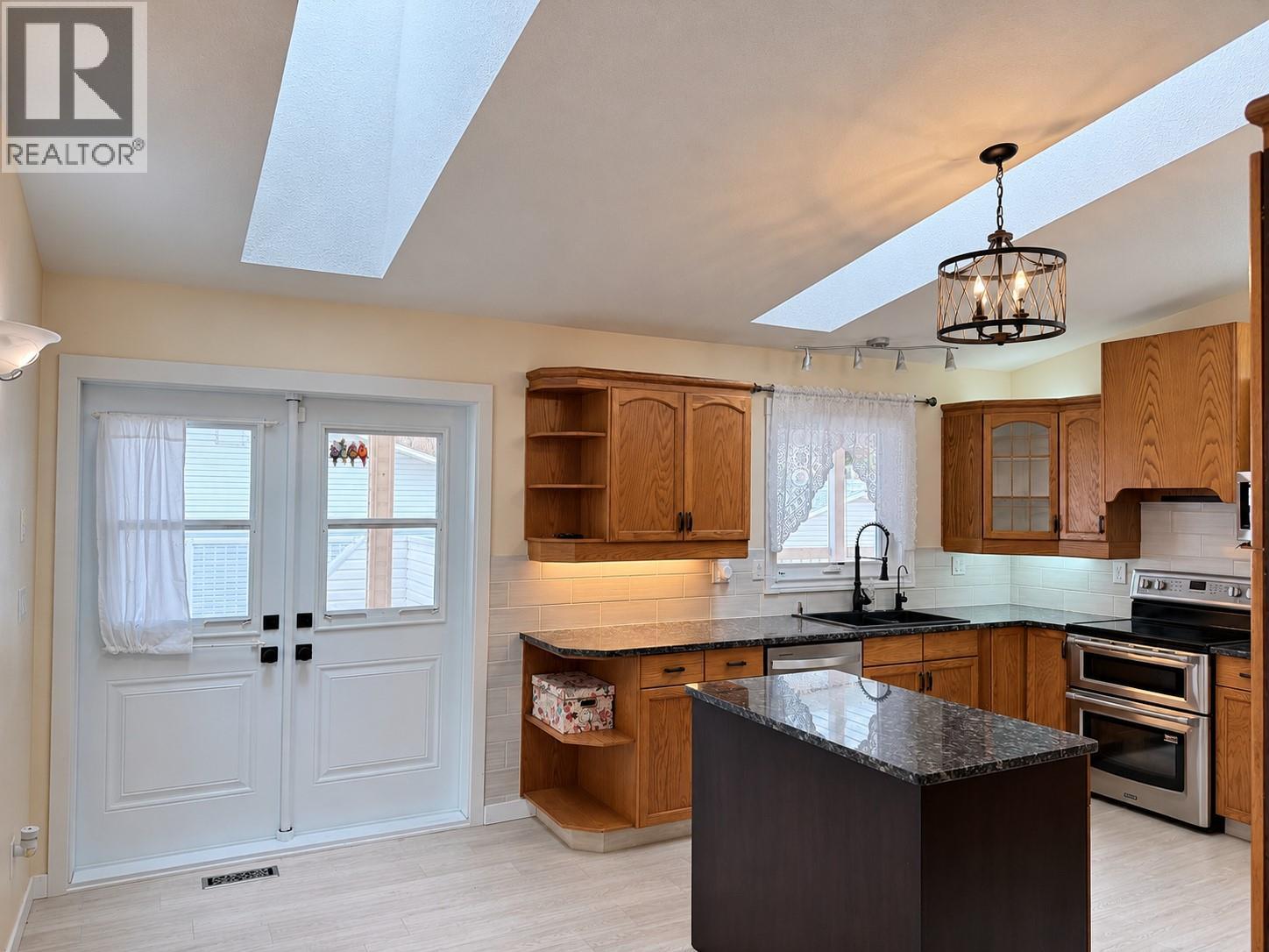 527 16th Street S, Cranbrook, British Columbia  V1C 5V4 - Photo 11 - 10404039