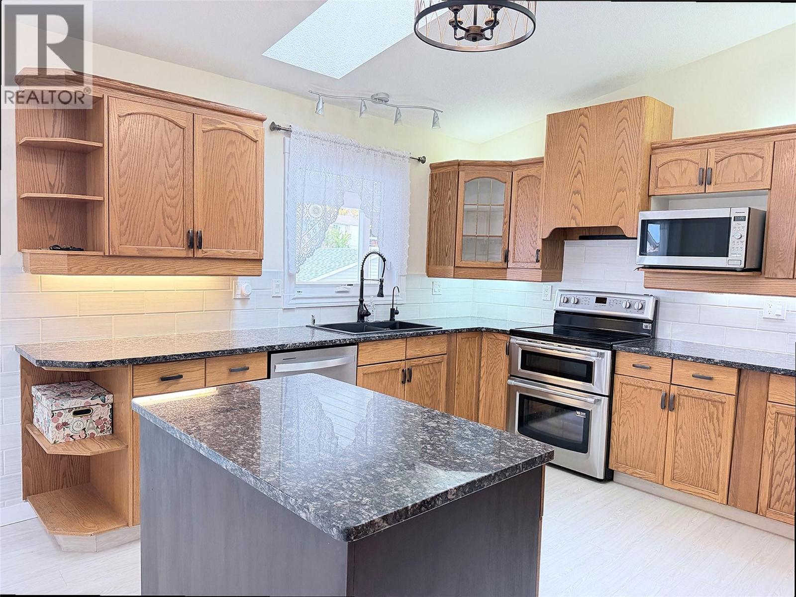 527 16th Street S, Cranbrook, British Columbia  V1C 5V4 - Photo 8 - 10404039