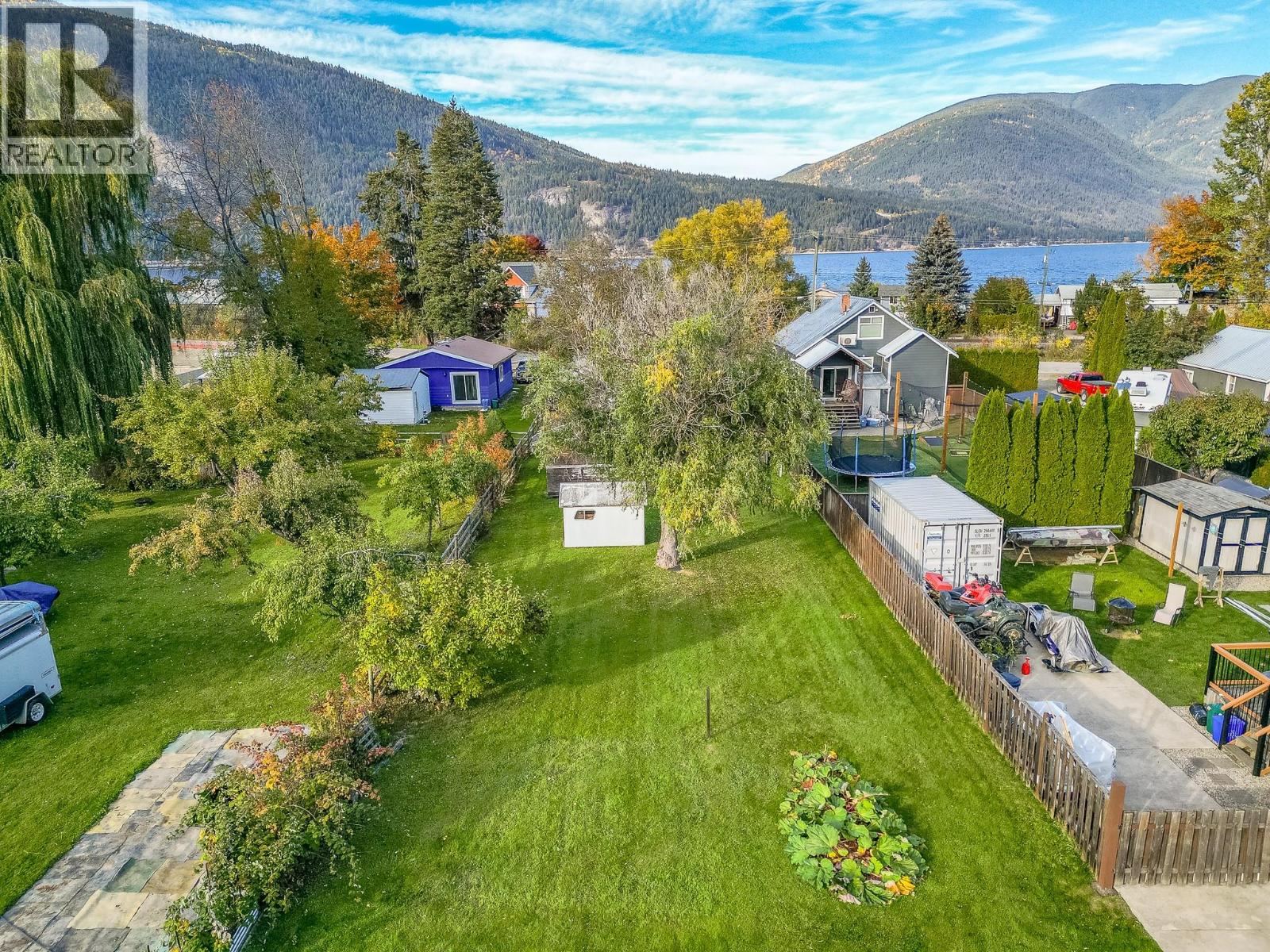 4760 Canoe Beach Drive Drive Ne, Salmon Arm, British Columbia  V0E 1K0 - Photo 1 - 10403947