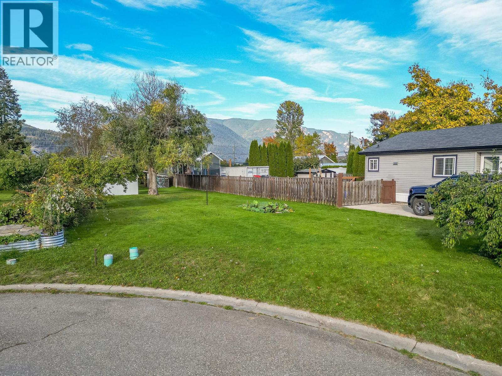 4760 Canoe Beach Drive Drive Ne, Salmon Arm, British Columbia  V0E 1K0 - Photo 11 - 10403947