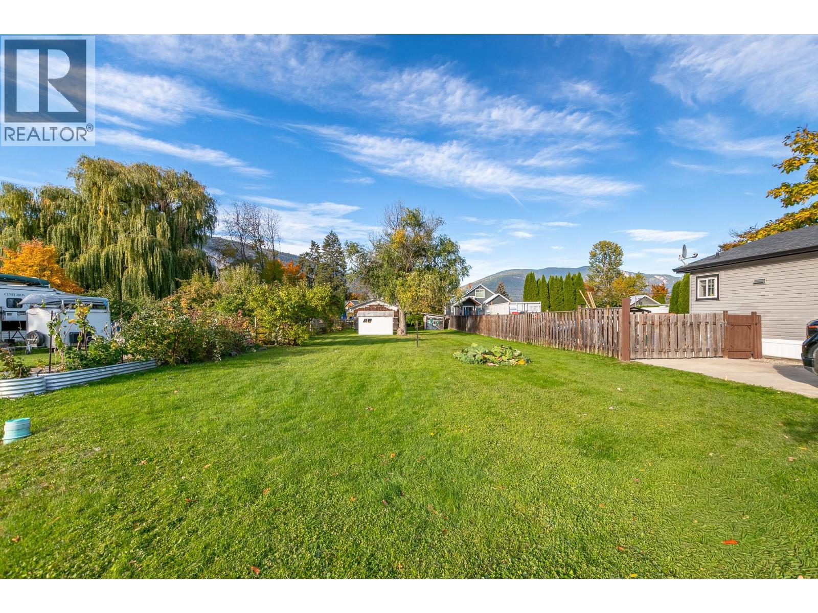 4760 Canoe Beach Drive Drive Ne, Salmon Arm, British Columbia  V0E 1K0 - Photo 18 - 10403947