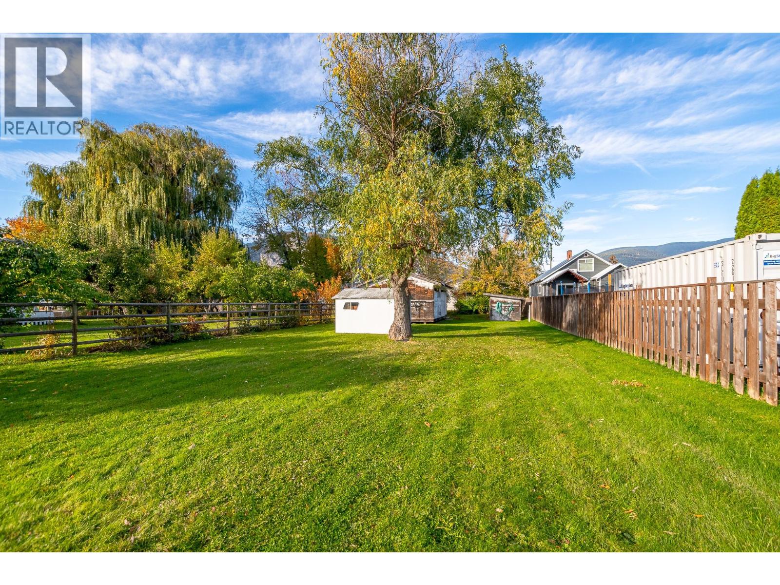4760 Canoe Beach Drive Drive Ne, Salmon Arm, British Columbia  V0E 1K0 - Photo 19 - 10403947