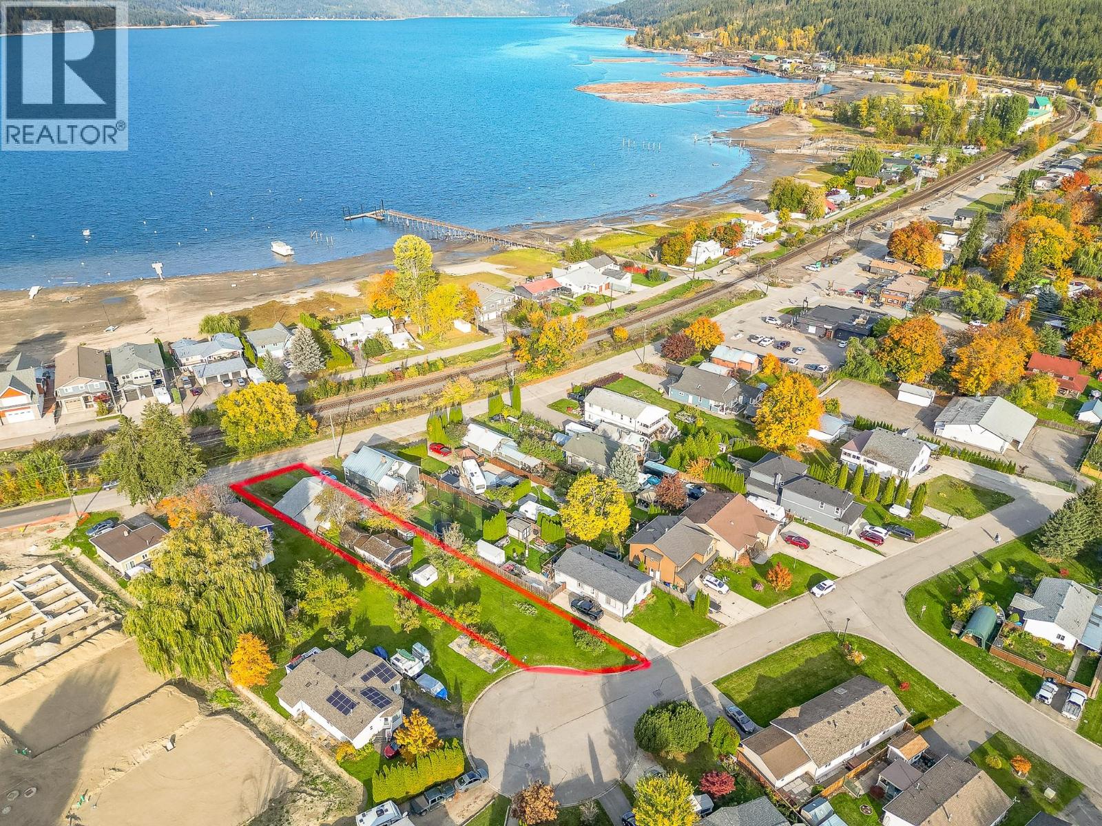 4760 Canoe Beach Drive Drive Ne, Salmon Arm, British Columbia  V0E 1K0 - Photo 2 - 10403947