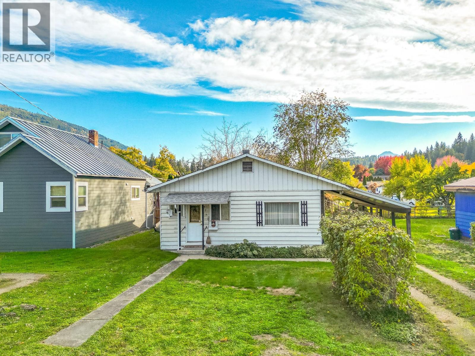 4760 Canoe Beach Drive Drive Ne, Salmon Arm, British Columbia  V0E 1K0 - Photo 3 - 10403947