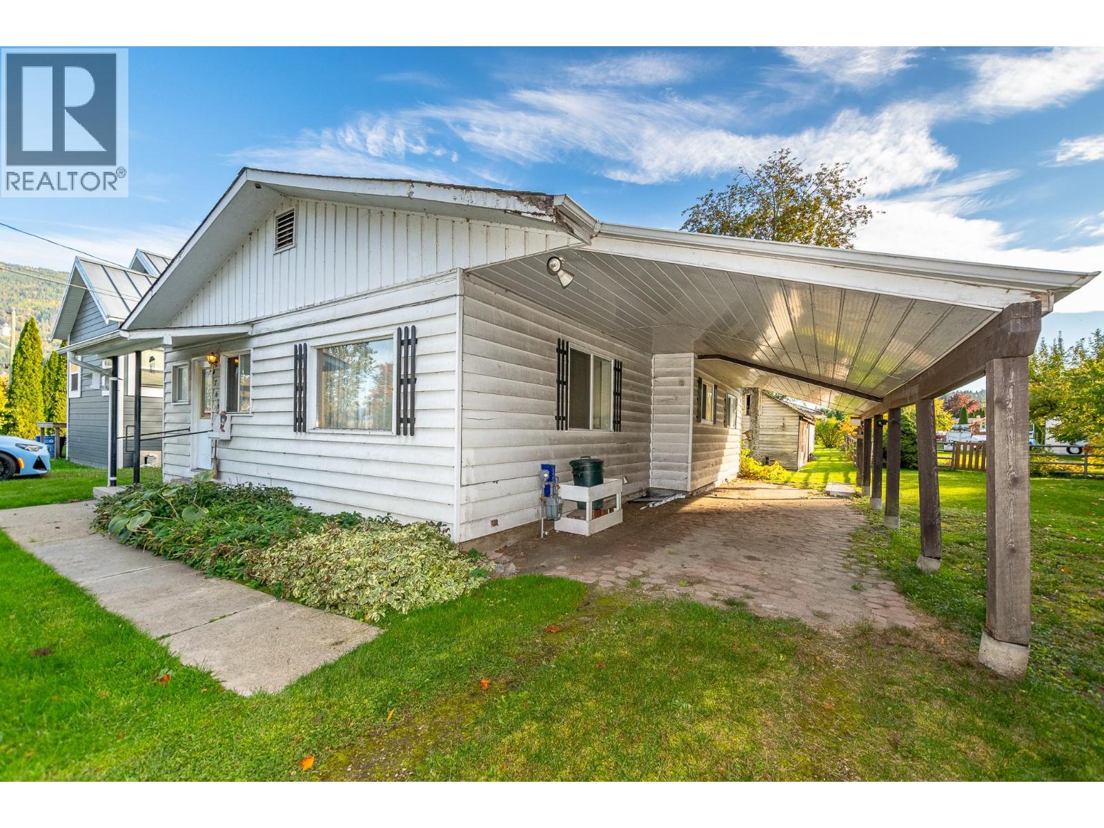 4760 Canoe Beach Drive Drive Ne, Salmon Arm, British Columbia  V0E 1K0 - Photo 4 - 10403947