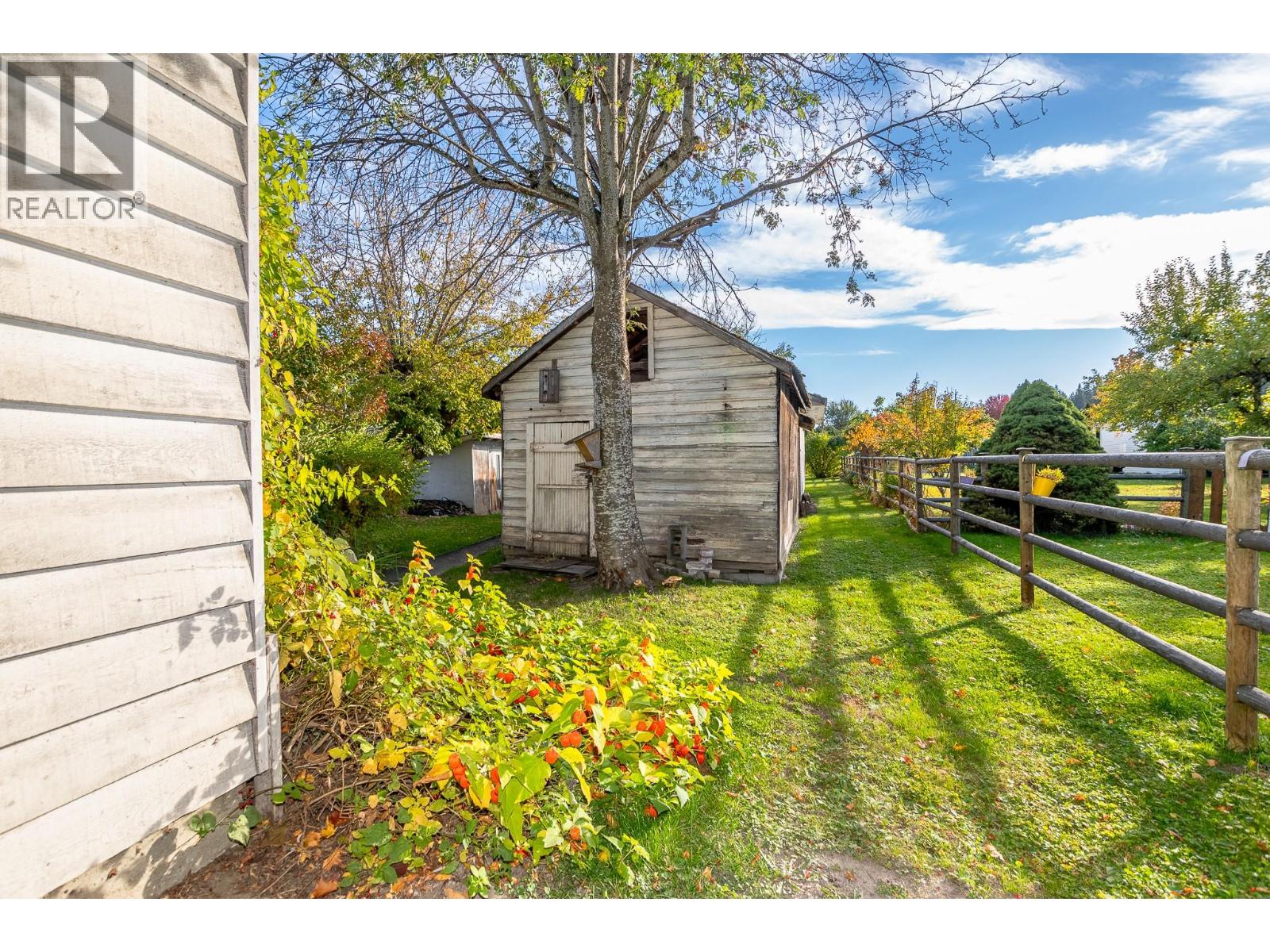 4760 Canoe Beach Drive Drive Ne, Salmon Arm, British Columbia  V0E 1K0 - Photo 5 - 10403947
