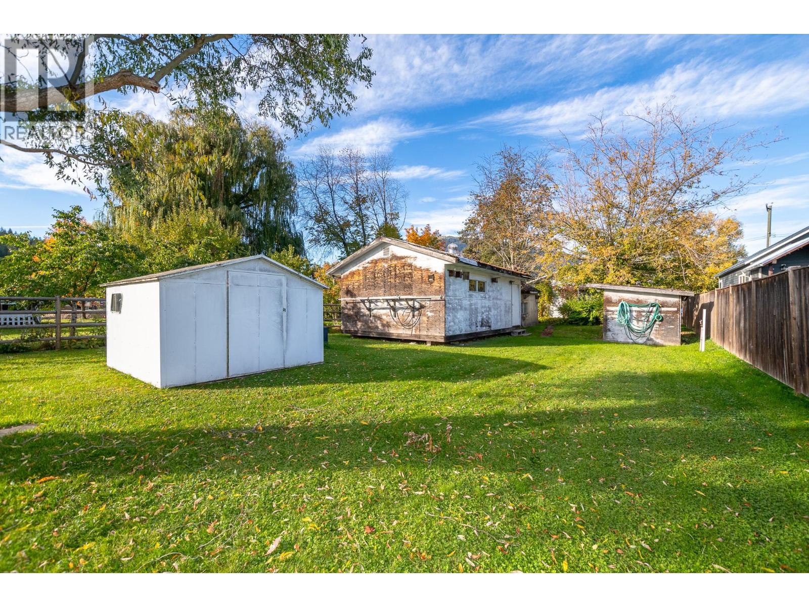 4760 Canoe Beach Drive Drive Ne, Salmon Arm, British Columbia  V0E 1K0 - Photo 6 - 10403947