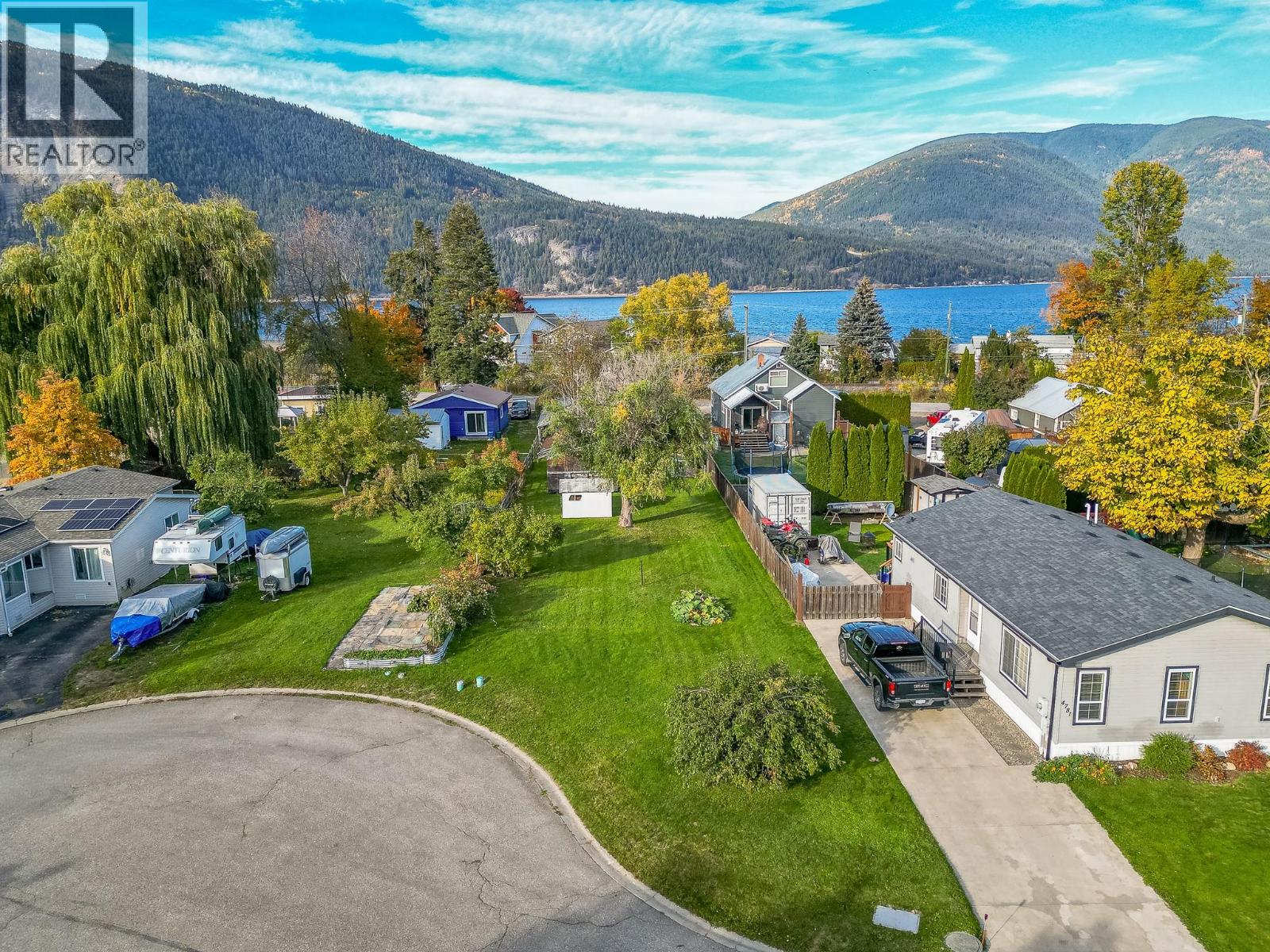 4760 Canoe Beach Drive Drive Ne, Salmon Arm, British Columbia  V0E 1K0 - Photo 9 - 10403947