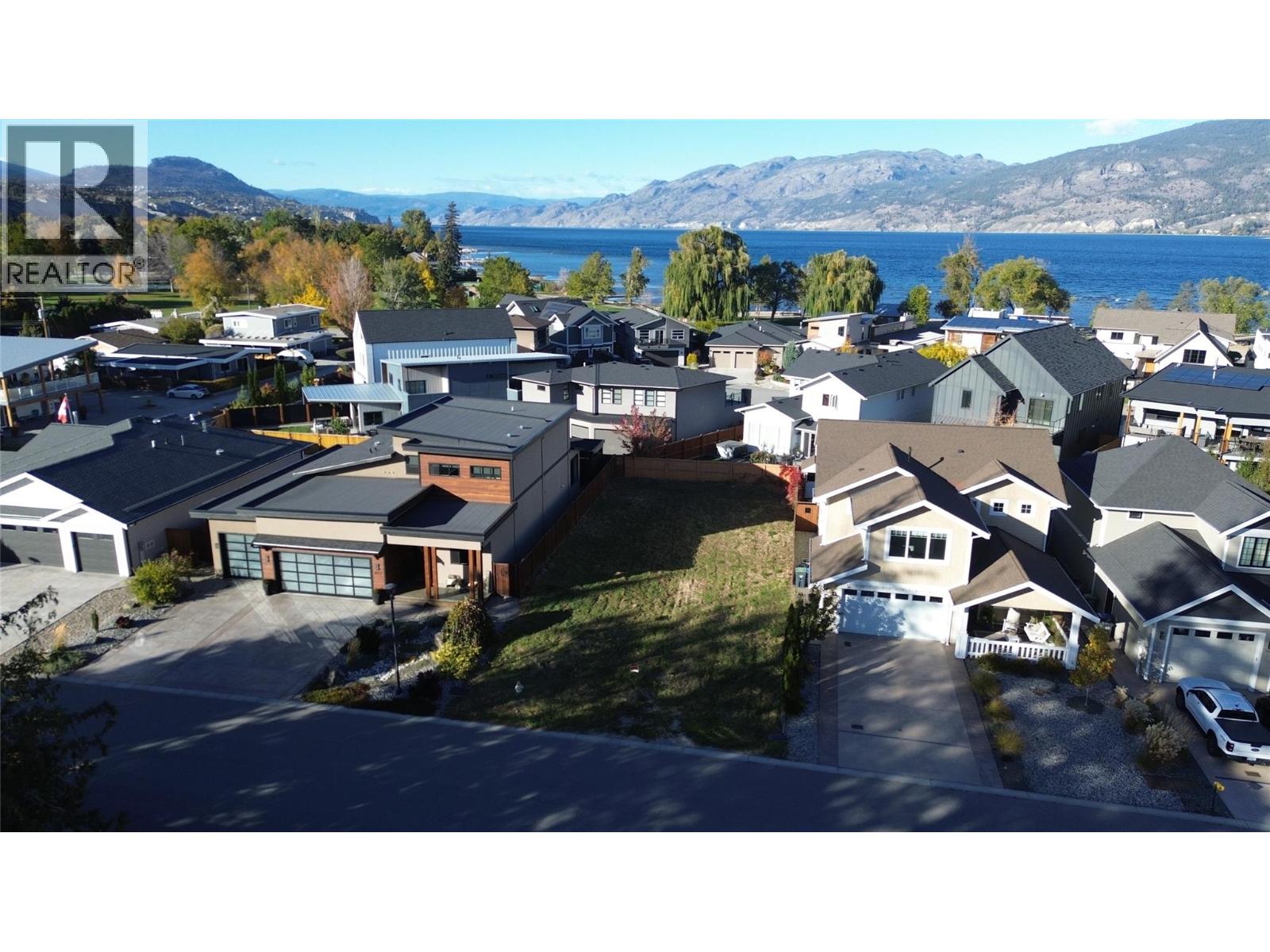 888 Johnson Street, Summerland, British Columbia  V0H 1Z9 - Photo 2 - 10404089