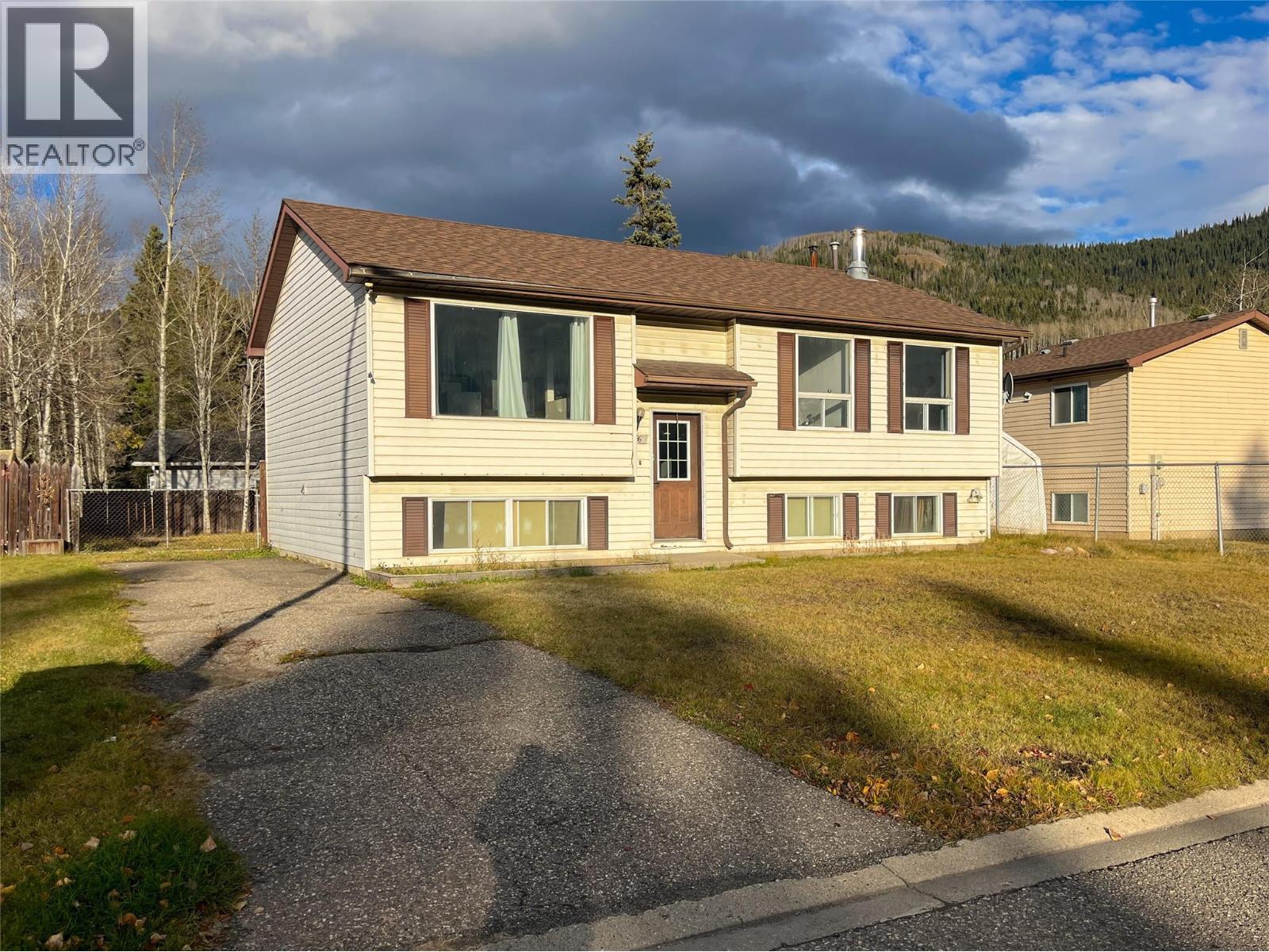 36 Kiskatinaw Place, Tumbler Ridge, British Columbia  V0C 2W0 - Photo 1 - 10404113