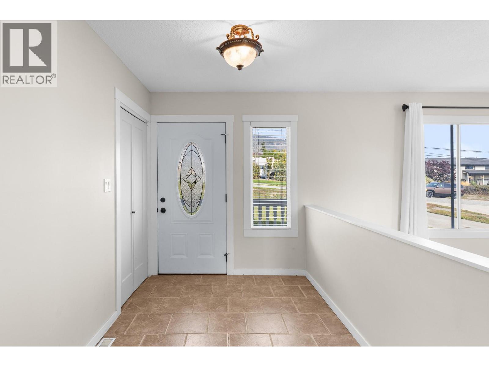 2582 Neufeld Crescent, West Kelowna, British Columbia  V4T 1P2 - Photo 4 - 10404061