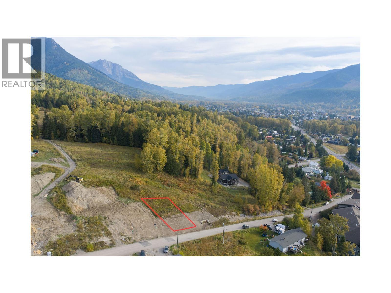 1653 Mcleod Avenue, Fernie, British Columbia  V0B 1M1 - Photo 1 - 10403964