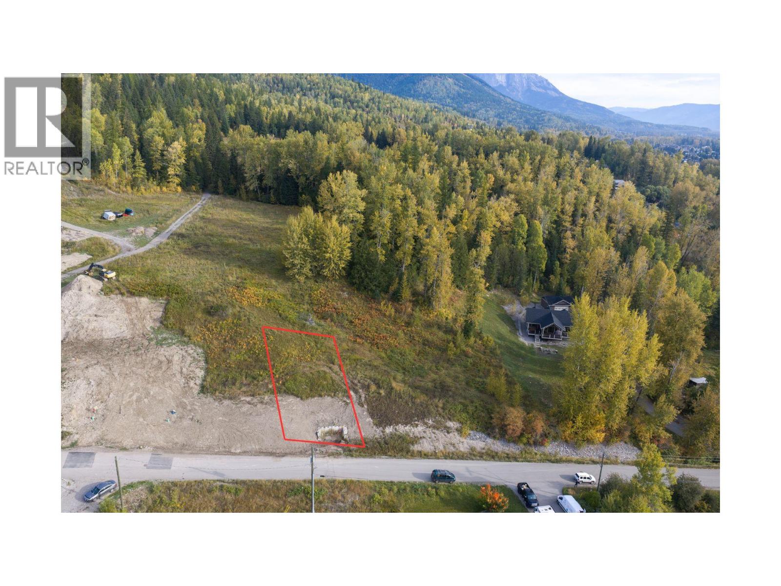 1653 Mcleod Avenue, Fernie, British Columbia  V0B 1M1 - Photo 2 - 10403964