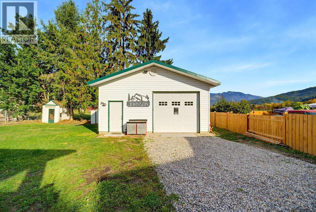 1230 Maclean Mcpherson Road, Sicamous, British Columbia  V0E 2V1 - Photo 3 - 10399603