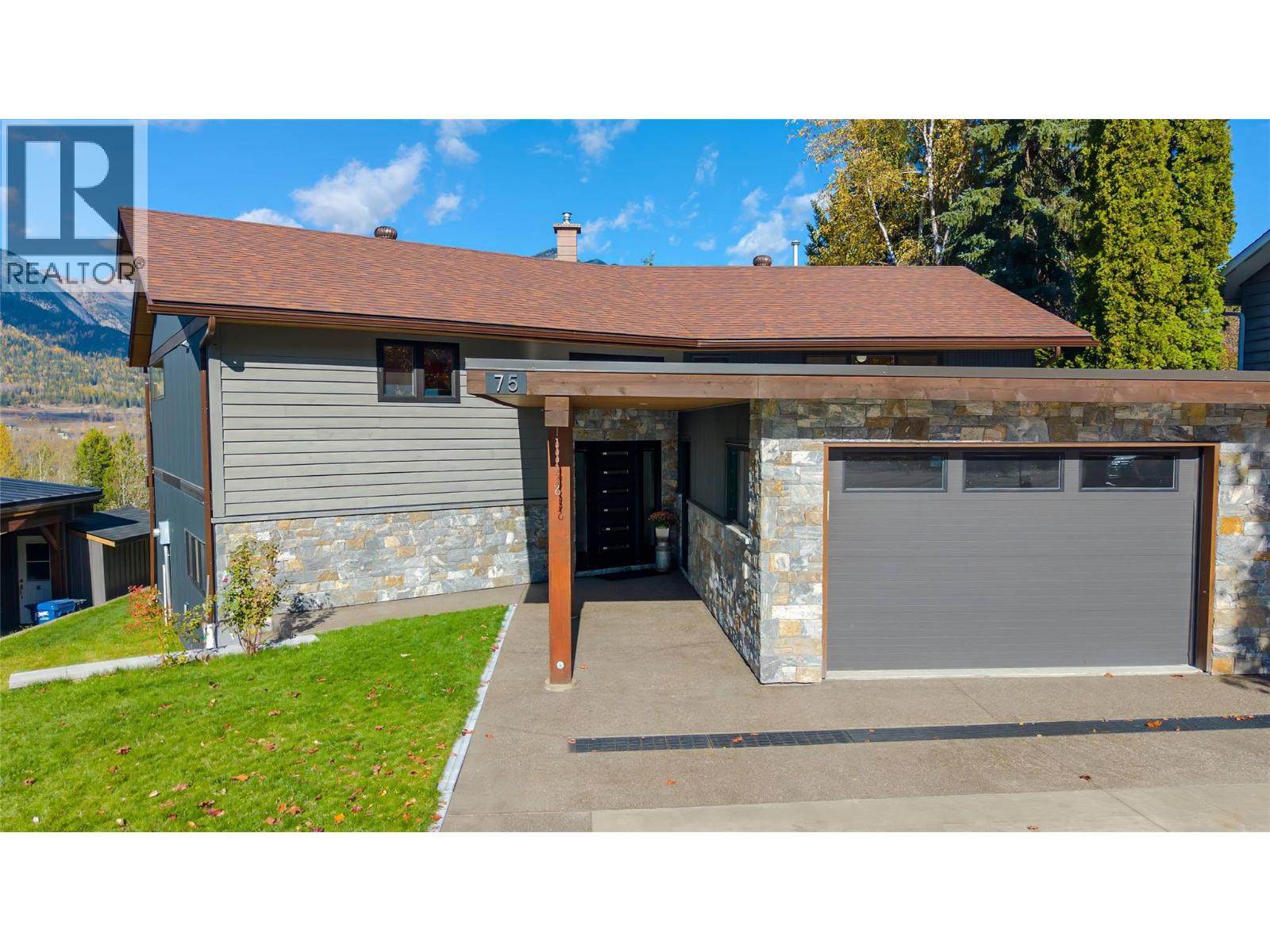 75 Ridgemont Drive, Fernie, British Columbia  V0B 1M2 - Photo 2 - 10403731