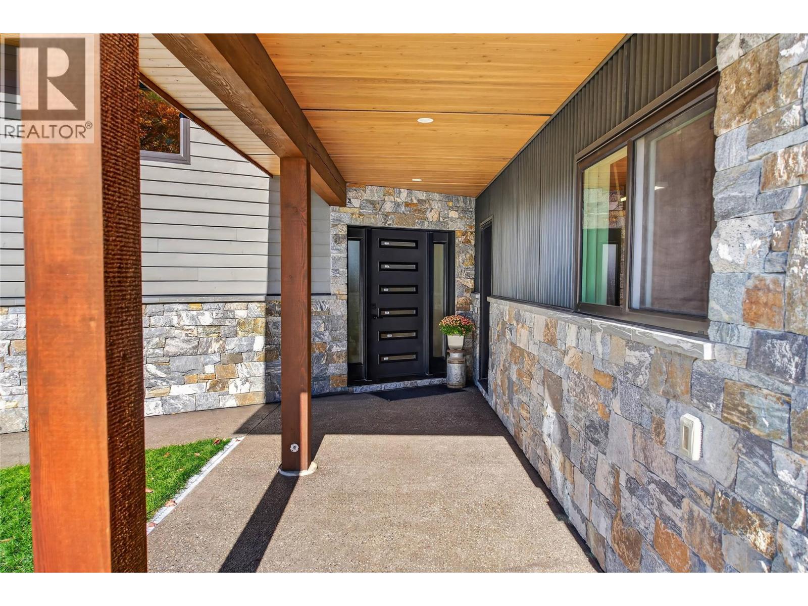 75 Ridgemont Drive, Fernie, British Columbia  V0B 1M2 - Photo 3 - 10403731