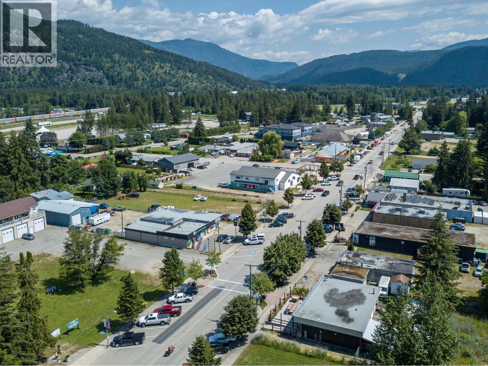 1002 Riverside Avenue Unit# 114, Sicamous, British Columbia  V0E 2V0 - Photo 38 - 10404038