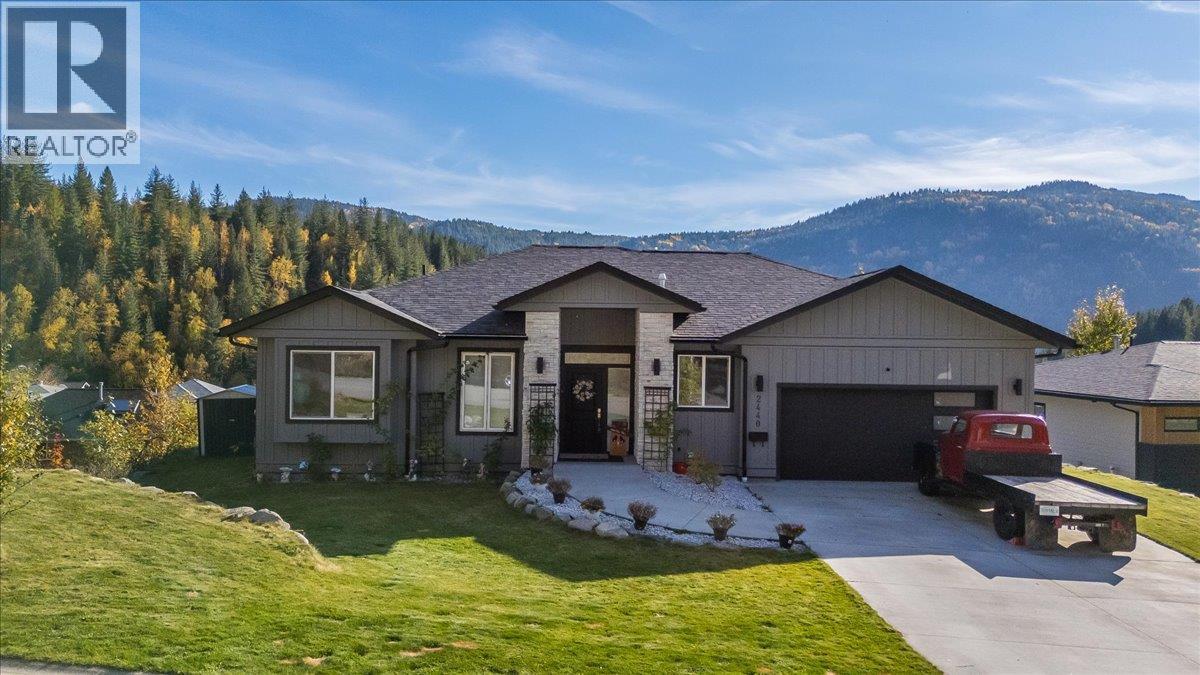 2440 Mcbride Street, Trail, British Columbia  V1R 3A6 - Photo 1 - 10403971