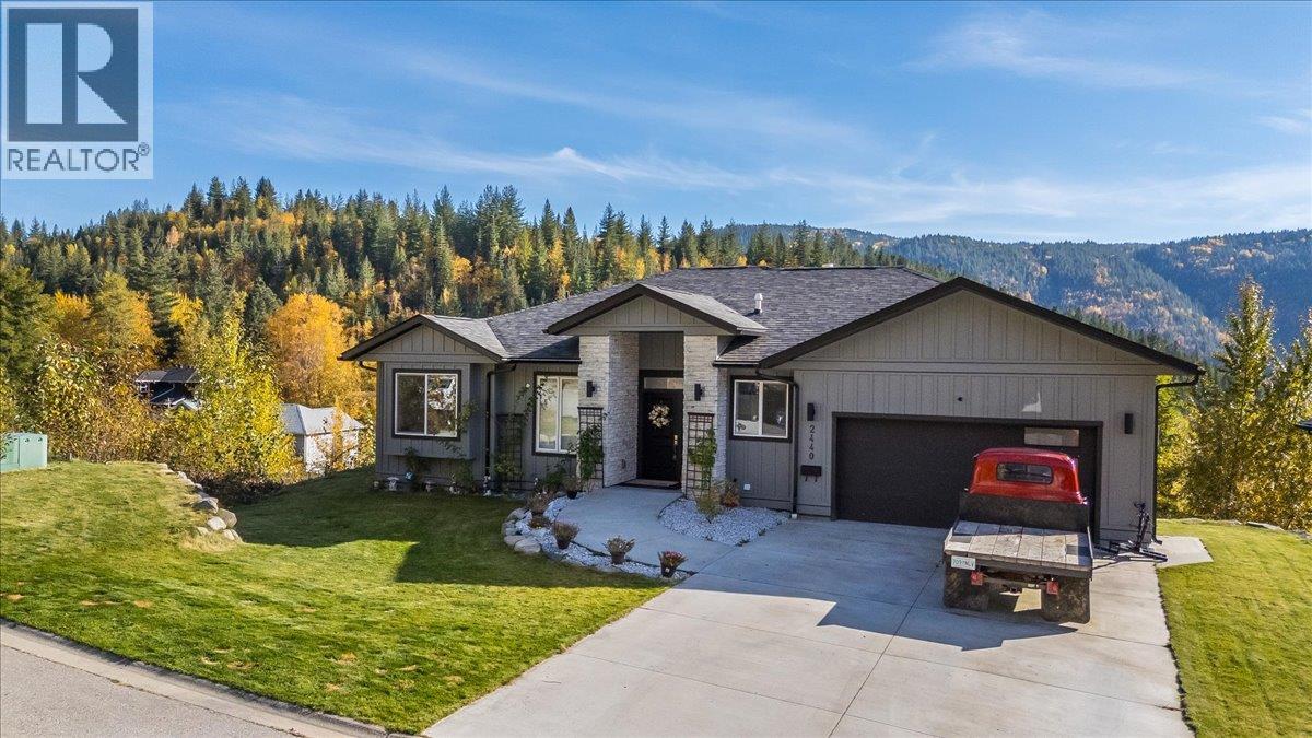 2440 Mcbride Street, Trail, British Columbia  V1R 3A6 - Photo 2 - 10403971