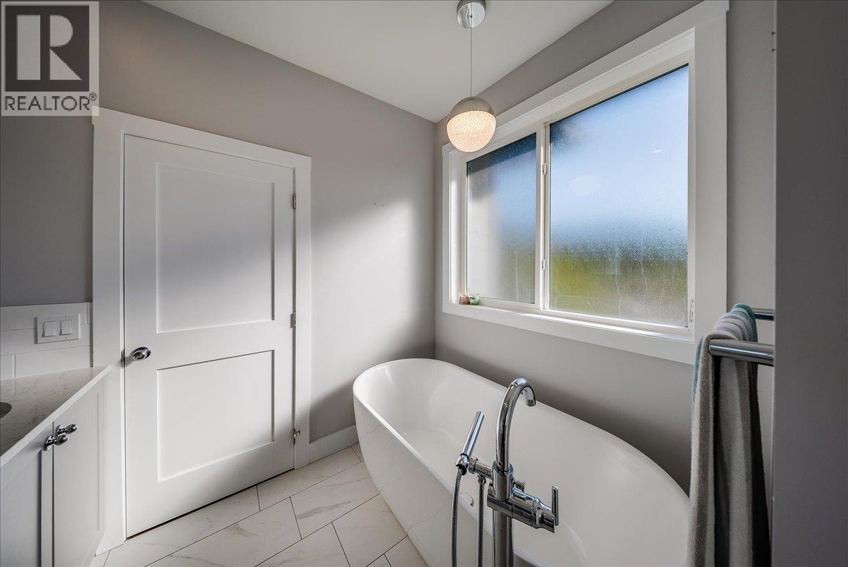 2440 Mcbride Street, Trail, British Columbia  V1R 3A6 - Photo 24 - 10403971