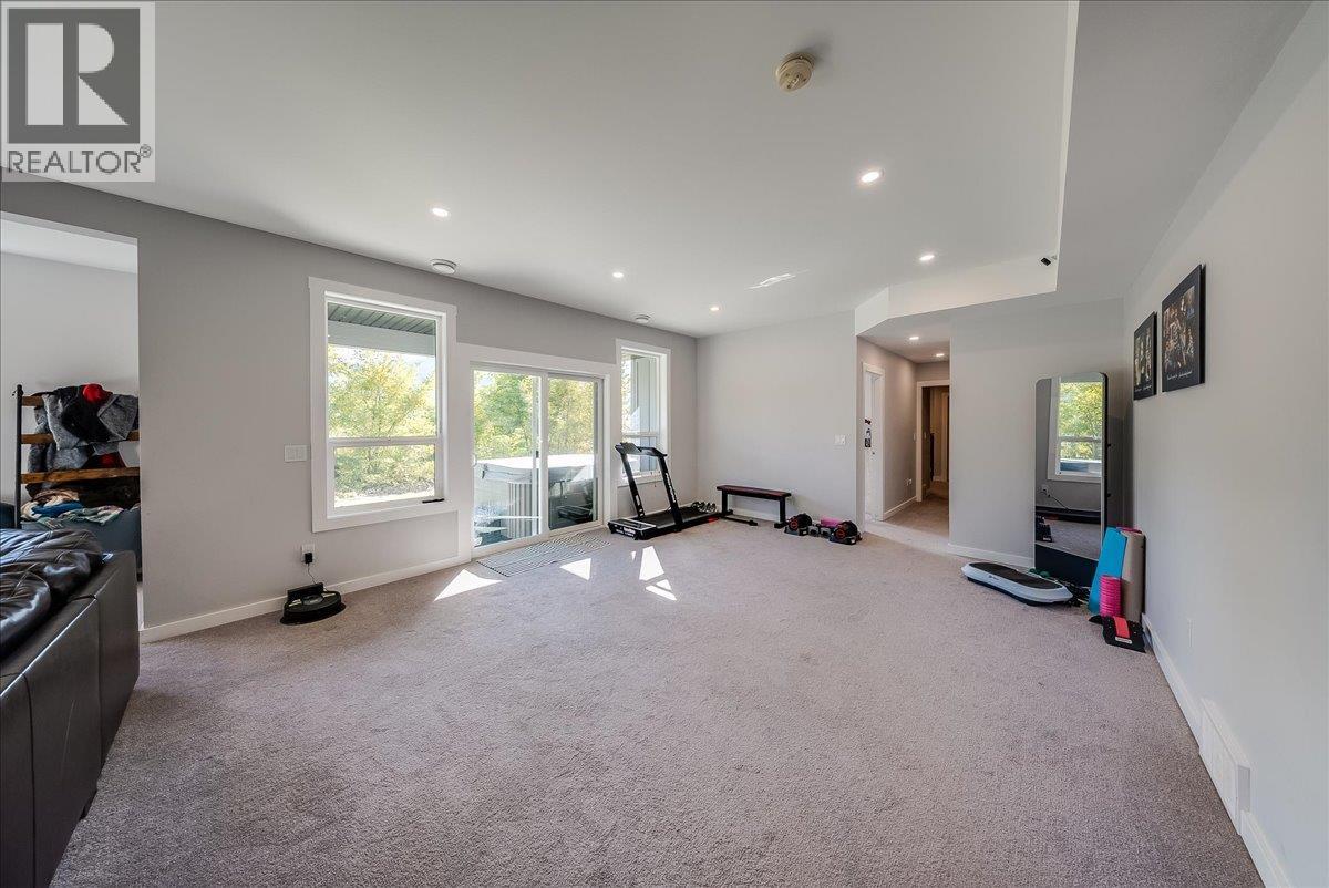 2440 Mcbride Street, Trail, British Columbia  V1R 3A6 - Photo 39 - 10403971