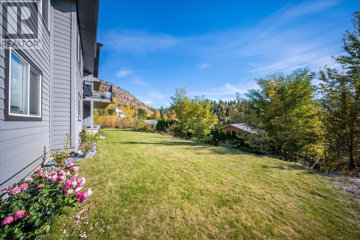 2440 Mcbride Street, Trail, British Columbia  V1R 3A6 - Photo 54 - 10403971