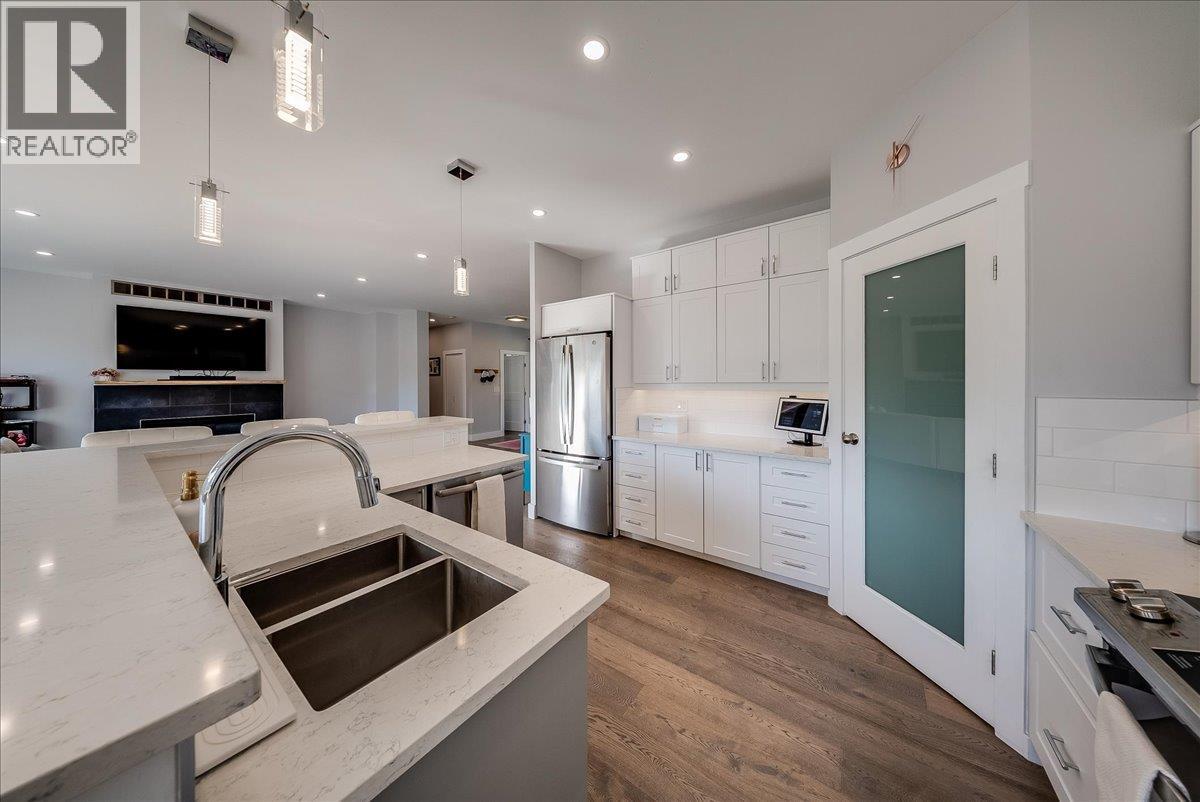 2440 Mcbride Street, Trail, British Columbia  V1R 3A6 - Photo 7 - 10403971