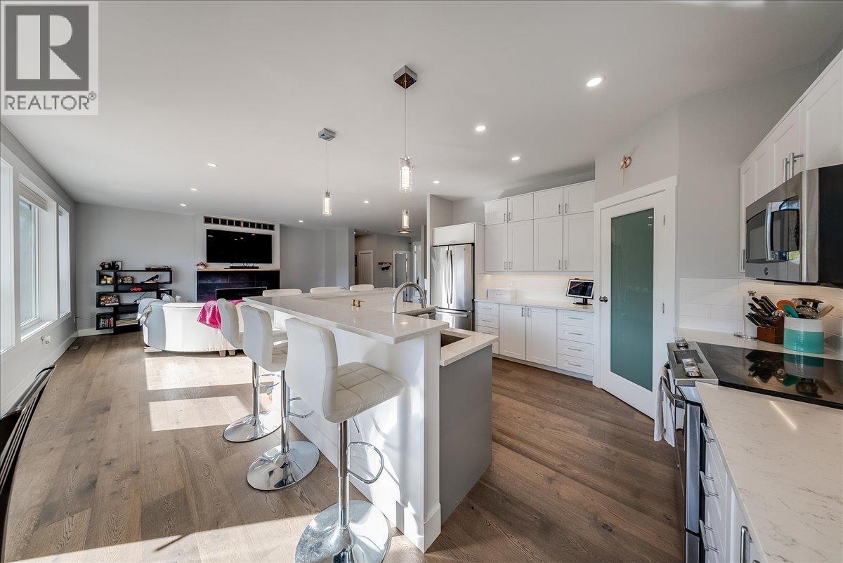 2440 Mcbride Street, Trail, British Columbia  V1R 3A6 - Photo 8 - 10403971