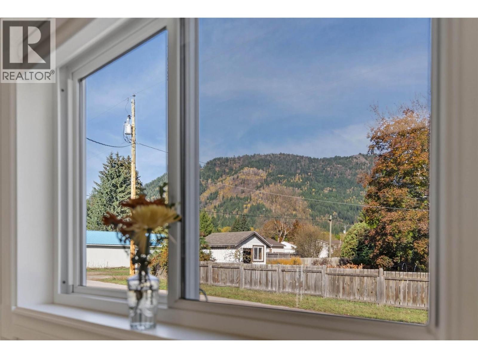 902 Cottonwood Avenue, Salmo, British Columbia  V0G 1Z0 - Photo 10 - 10403554