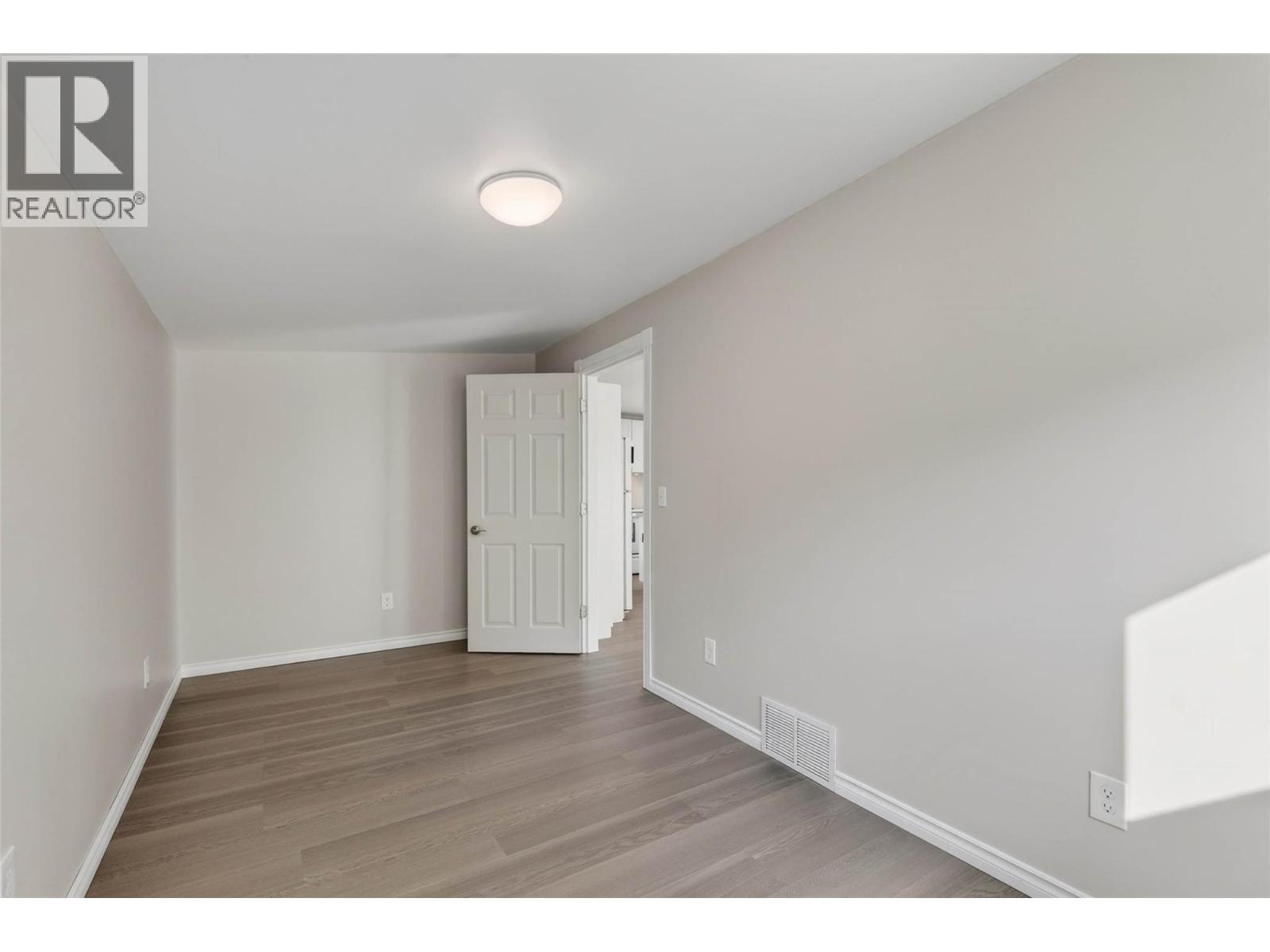 902 Cottonwood Avenue, Salmo, British Columbia  V0G 1Z0 - Photo 16 - 10403554
