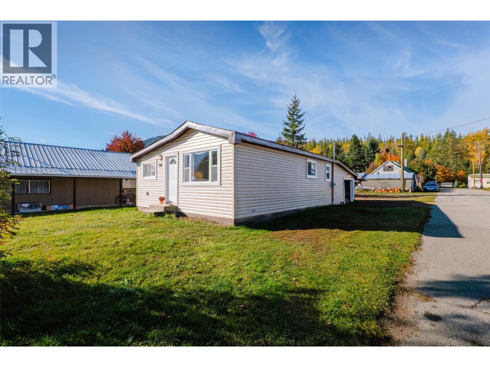 902 Cottonwood Avenue, Salmo, British Columbia  V0G 1Z0 - Photo 37 - 10403554