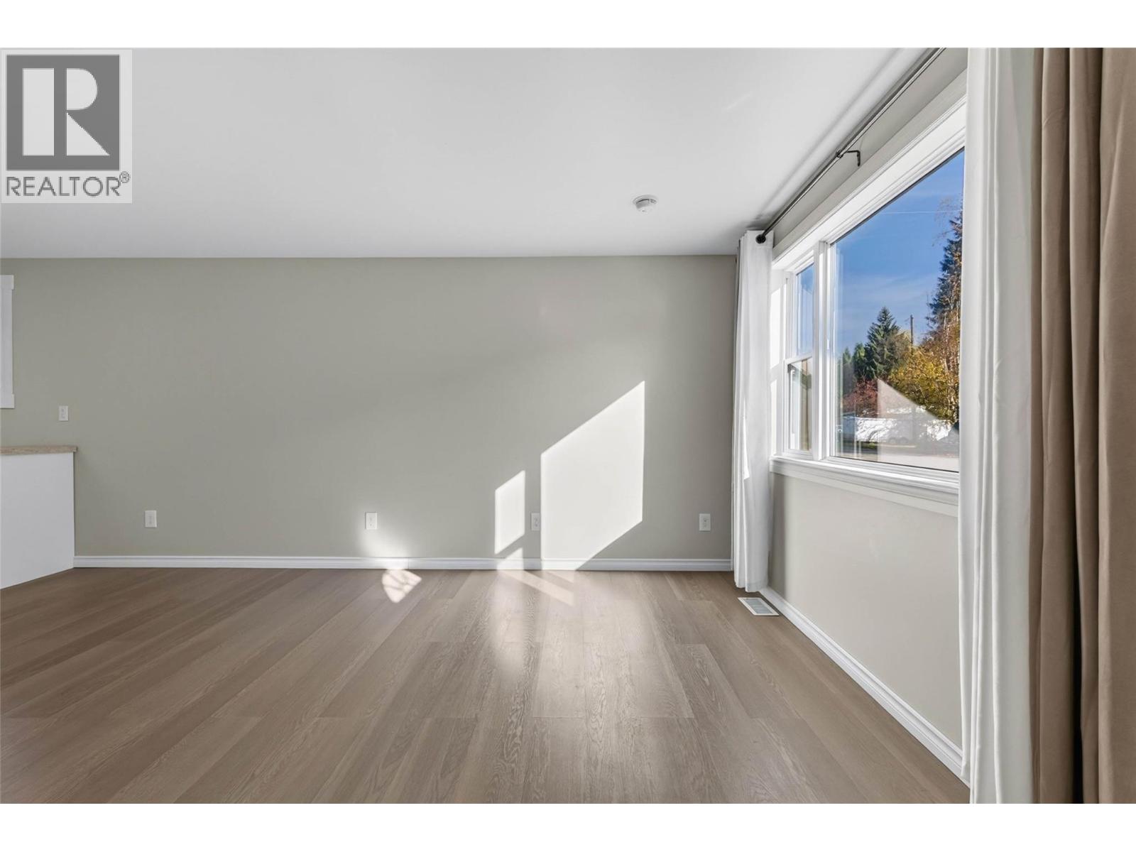 902 Cottonwood Avenue, Salmo, British Columbia  V0G 1Z0 - Photo 4 - 10403554