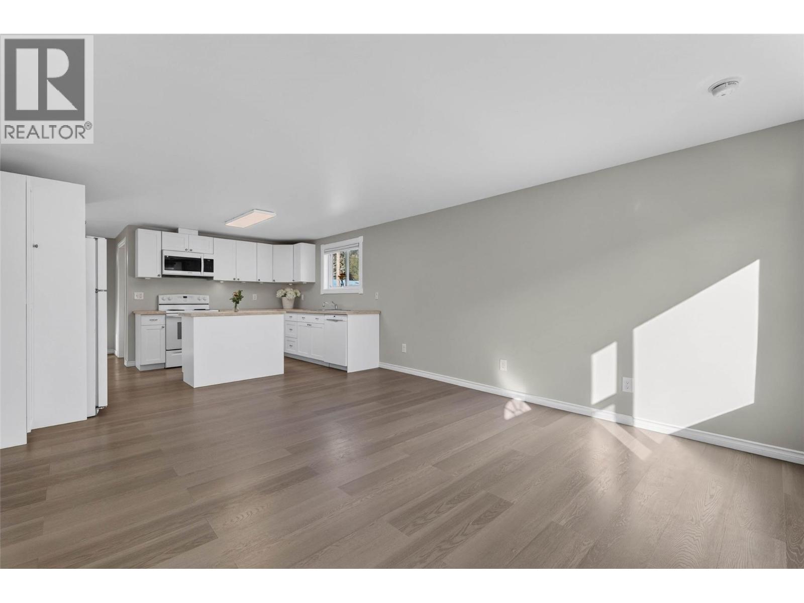902 Cottonwood Avenue, Salmo, British Columbia  V0G 1Z0 - Photo 5 - 10403554