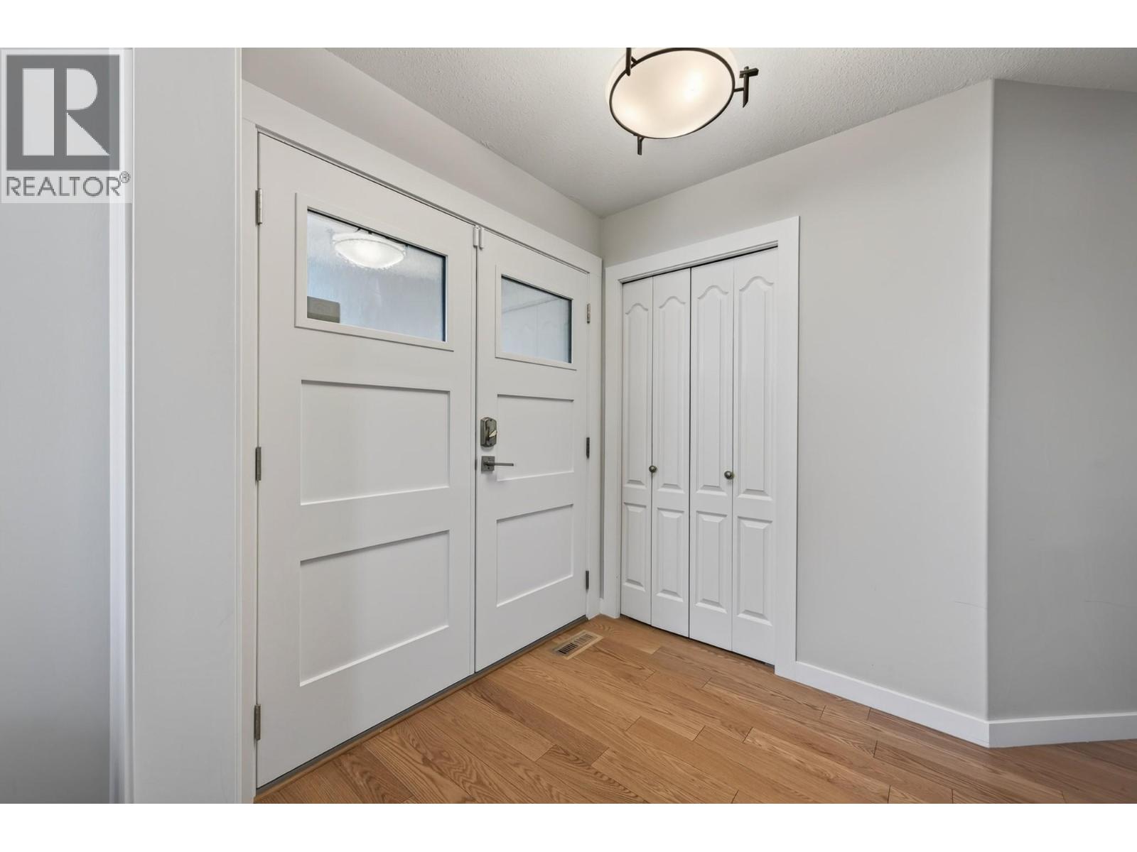 979 Regent Crescent, Kamloops, British Columbia  V1S 1W9 - Photo 2 - 10404096