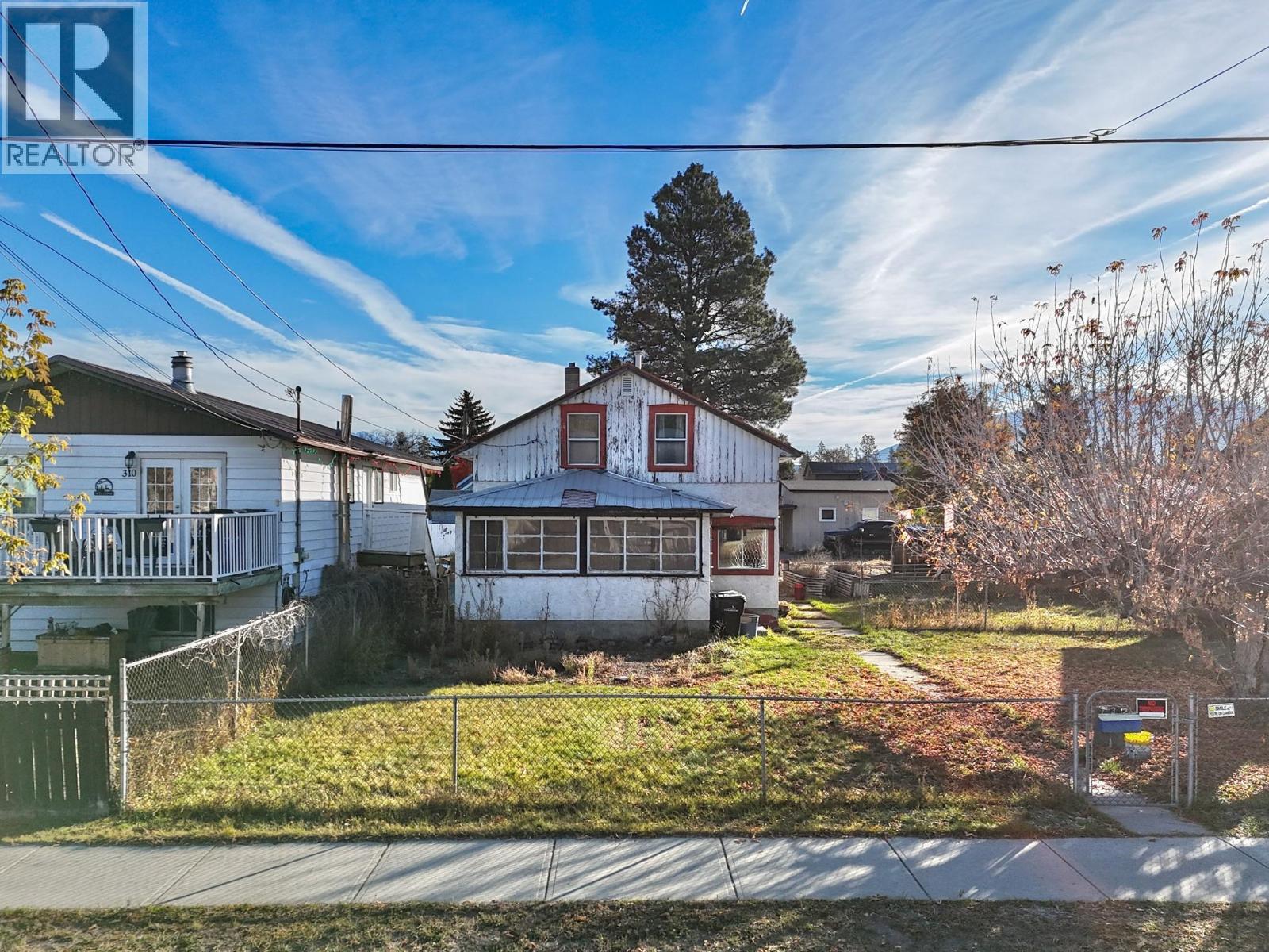 312 3rd Avenue S, Cranbrook, British Columbia  V1C 2B9 - Photo 1 - 10404029
