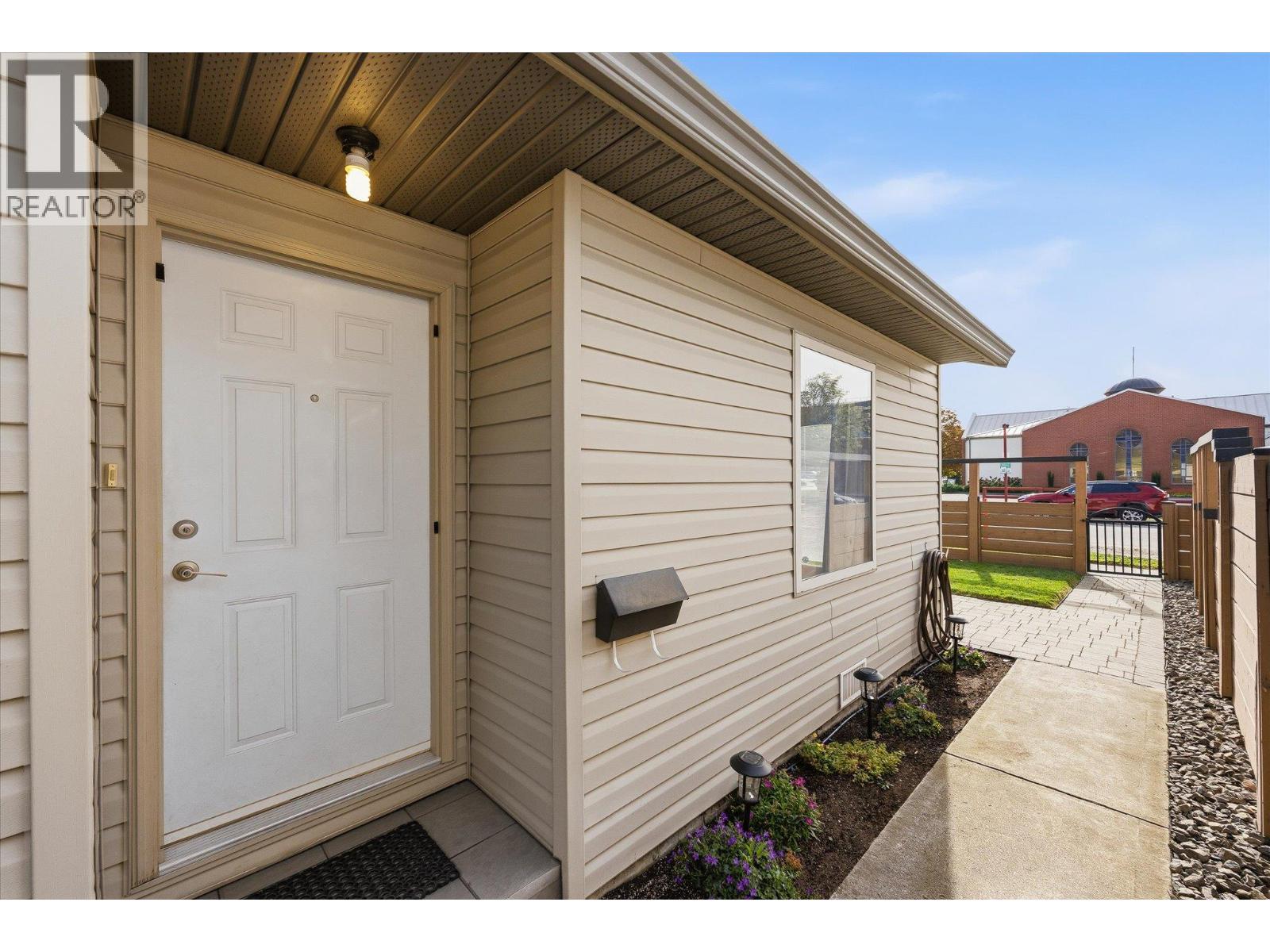 1088 Coronation Avenue, Kelowna, British Columbia  V1Y 7A7 - Photo 4 - 10403631