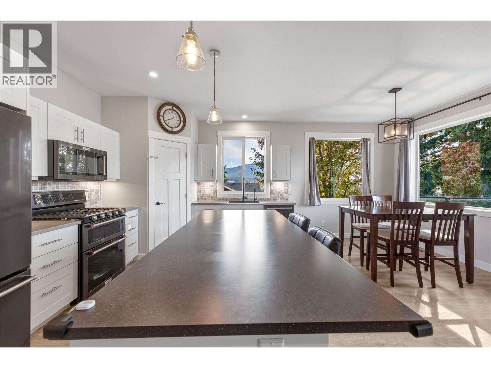 2810 25 Street Ne, Salmon Arm, British Columbia  V1E 0G2 - Photo 4 - 10403994
