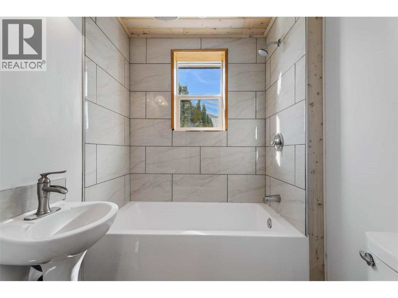 515 Sayward Avenue, Salmo, British Columbia  V0G 1Z0 - Photo 13 - 10403556