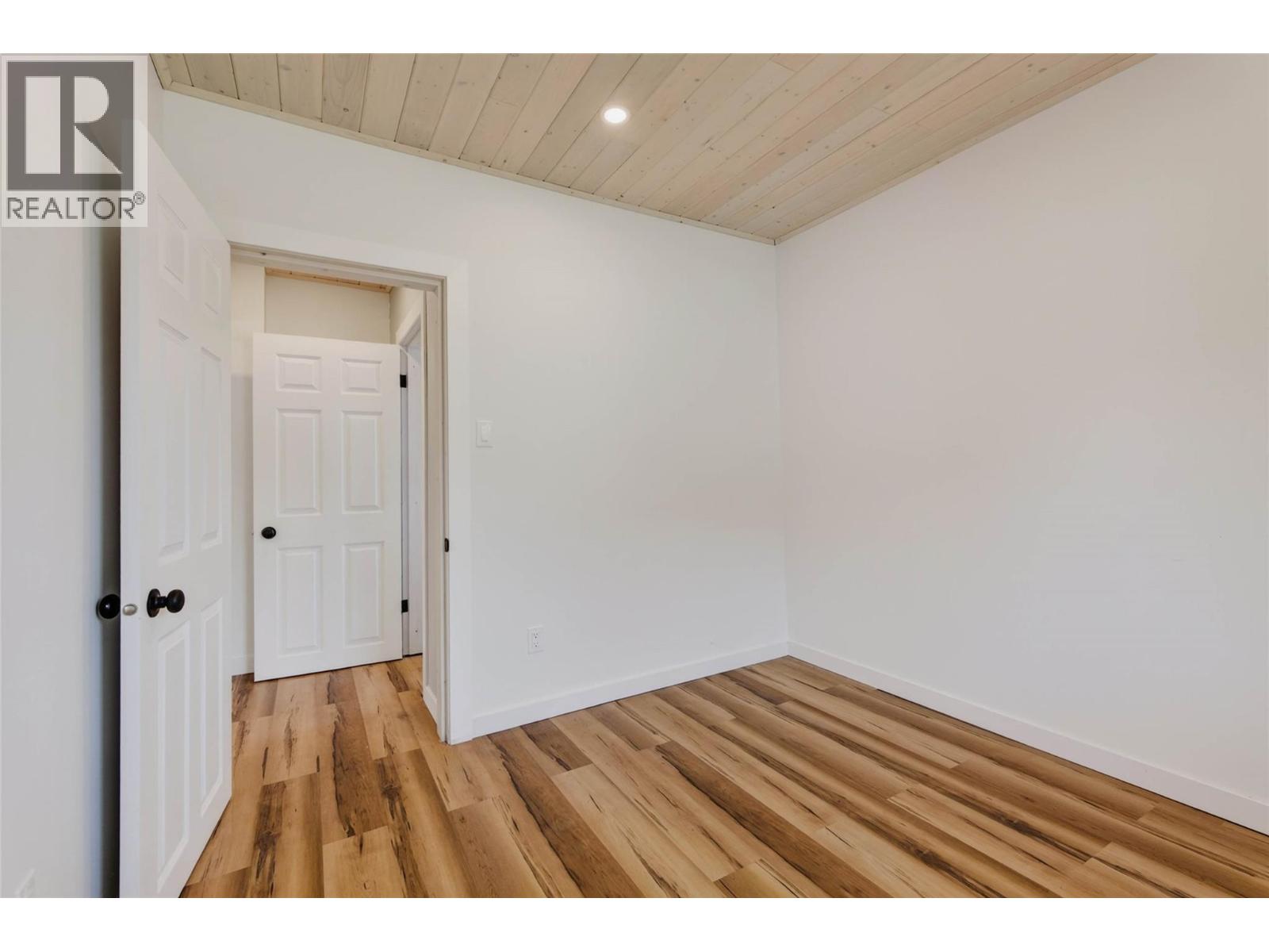 515 Sayward Avenue, Salmo, British Columbia  V0G 1Z0 - Photo 14 - 10403556