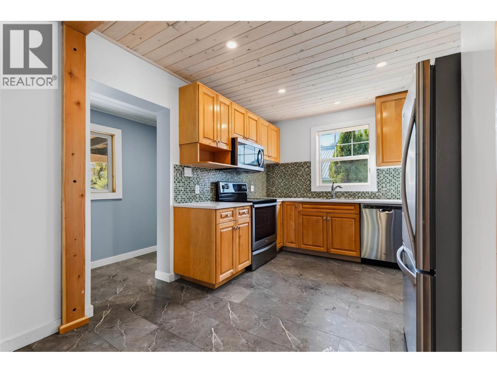 515 Sayward Avenue, Salmo, British Columbia  V0G 1Z0 - Photo 25 - 10403556
