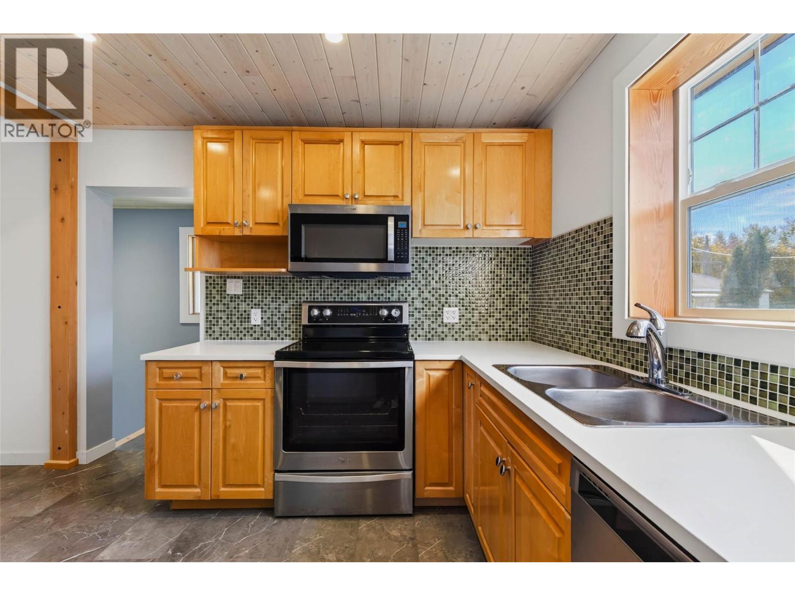 515 Sayward Avenue, Salmo, British Columbia  V0G 1Z0 - Photo 9 - 10403556