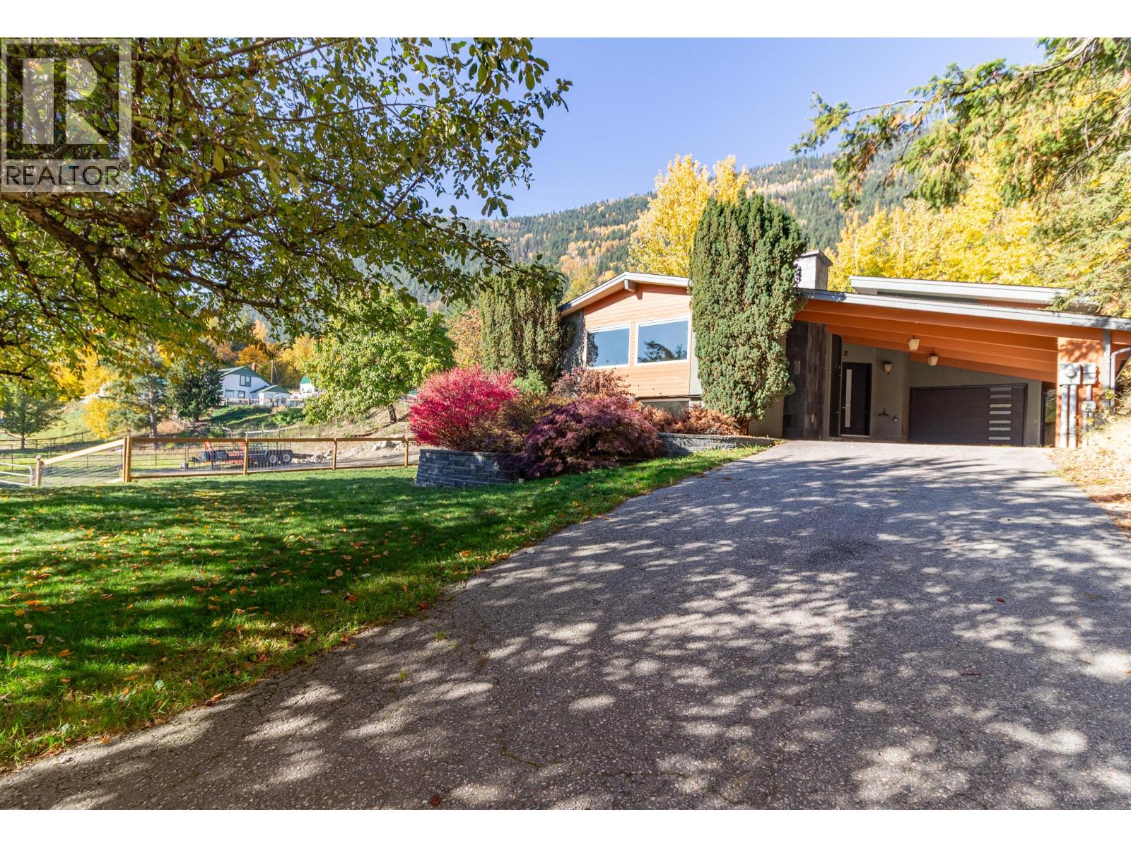 633 Jorgensen Road, Nelson, British Columbia  V1L 5P4 - Photo 2 - 10404154