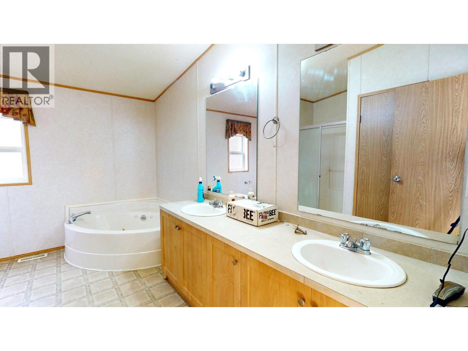 12 Cassiar Drive, Elkford, British Columbia  V0B 1H0 - Photo 23 - 10404161
