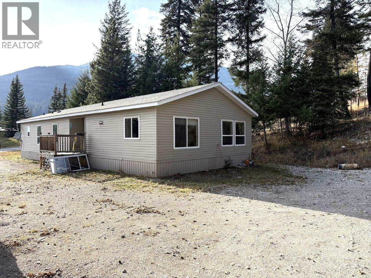 12 Cassiar Drive, Elkford, British Columbia  V0B 1H0 - Photo 27 - 10404161