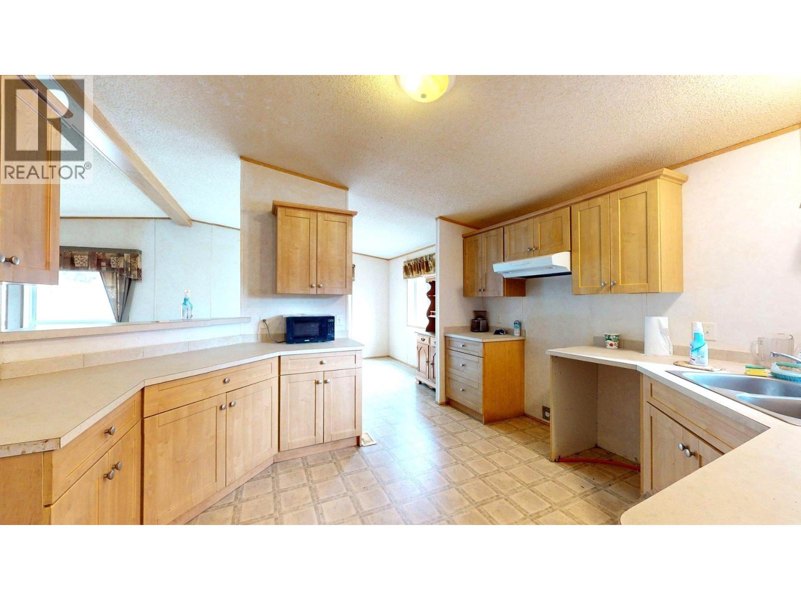 12 Cassiar Drive, Elkford, British Columbia  V0B 1H0 - Photo 3 - 10404161